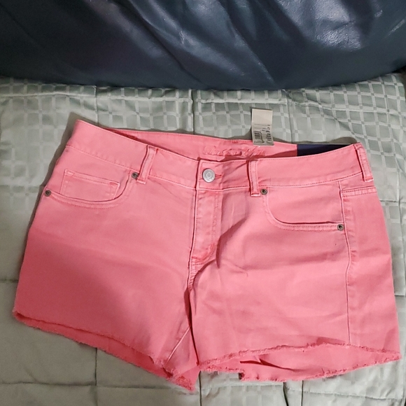 New American Eagle Outfitters Coral Midi Shorts Size 14, Size 16 - Picture 2 of 4